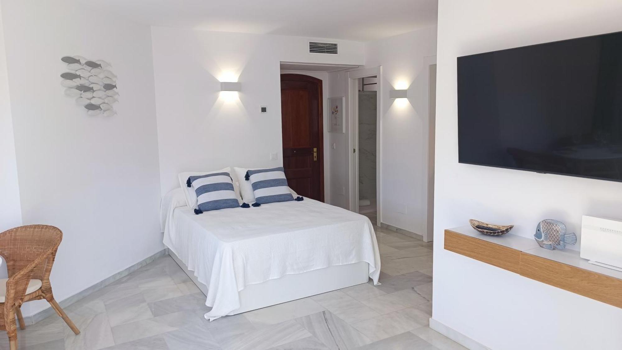 Beach Studio Puerto Marina Playa เบนัลมาเดนา ภายนอก รูปภาพ