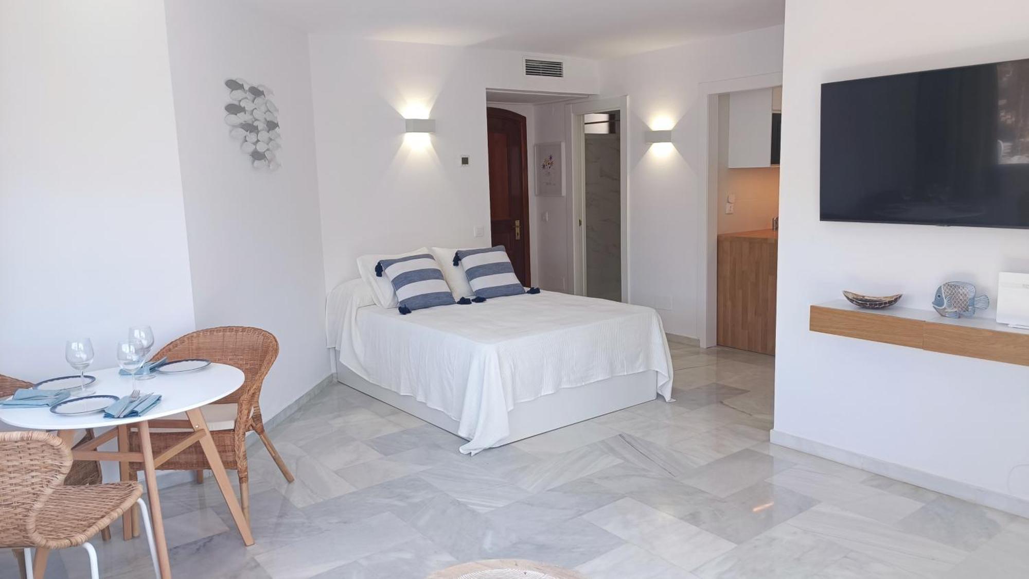 Beach Studio Puerto Marina Playa เบนัลมาเดนา ภายนอก รูปภาพ