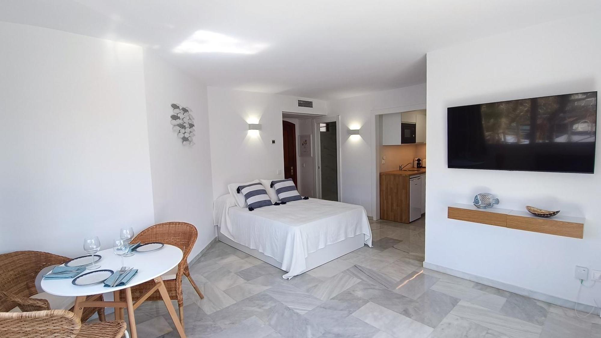 Beach Studio Puerto Marina Playa เบนัลมาเดนา ภายนอก รูปภาพ