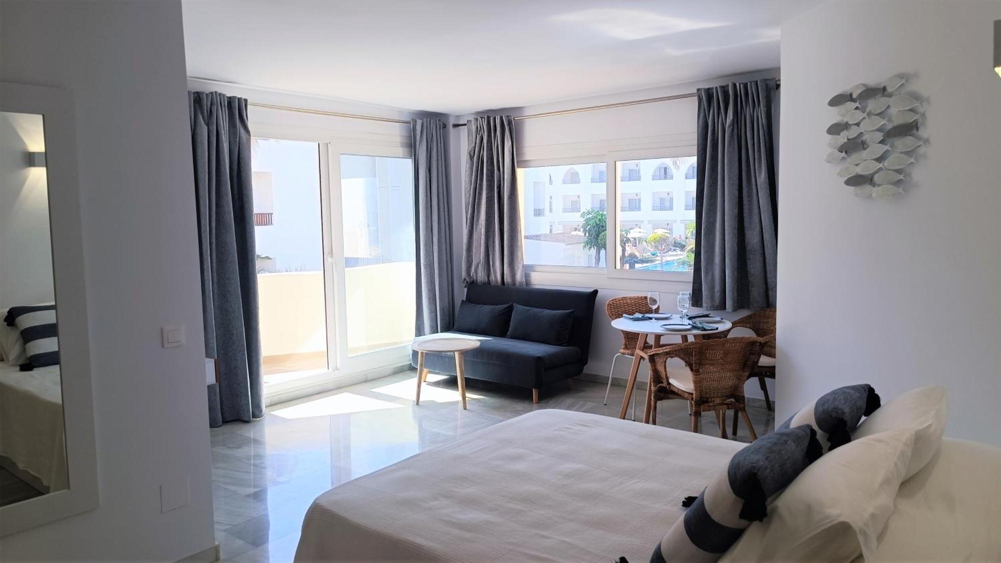 Beach Studio Puerto Marina Playa เบนัลมาเดนา ภายนอก รูปภาพ